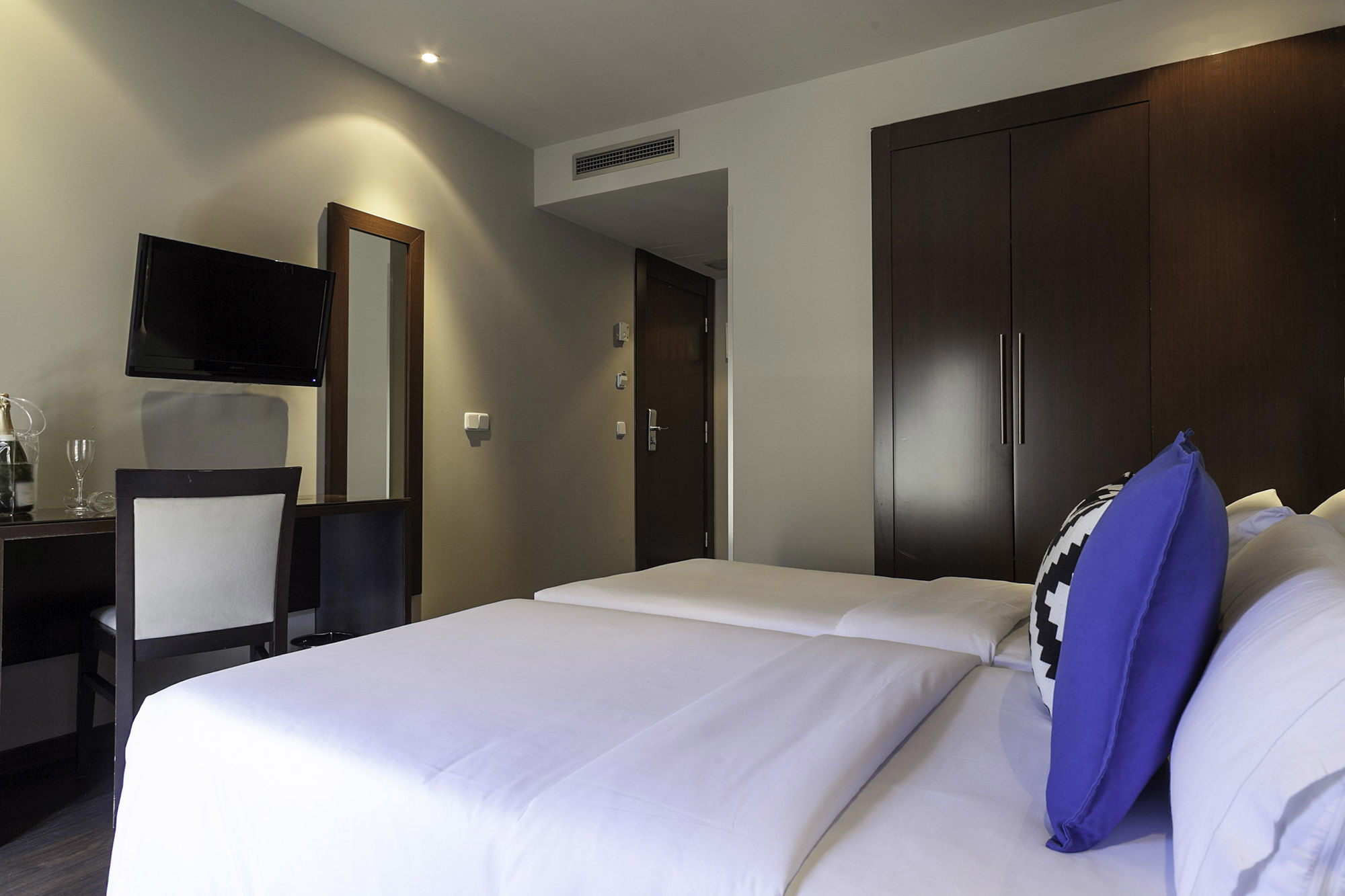 Acta Bcn 40 Hotel Barcelona Ngoại thất bức ảnh